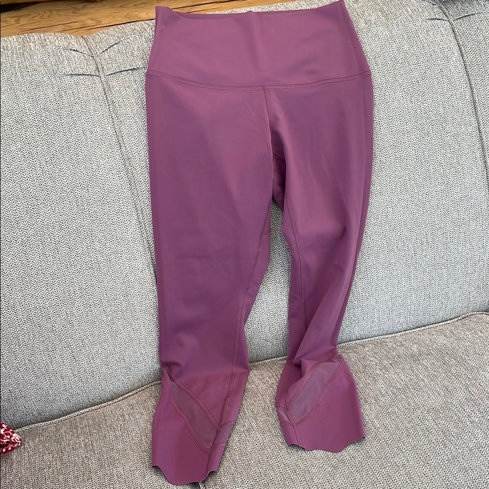 Lululemon Mesh inlay Leggings, size 6